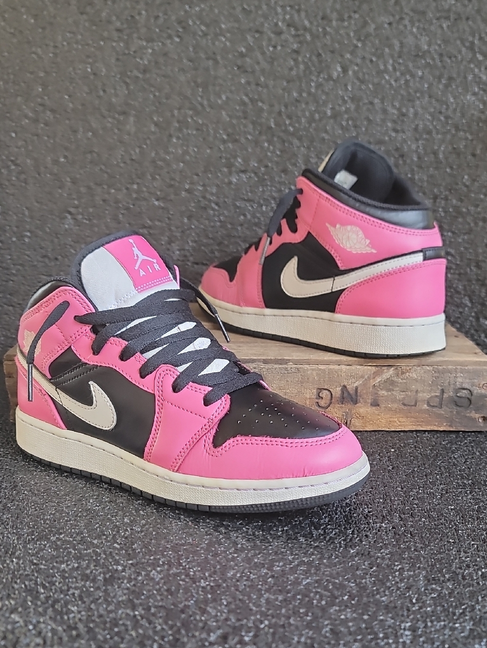 Nike Air Jordan 1 Mid "Pinksicle" Wmns 6.5 Ships Today - Picture 1 of 15